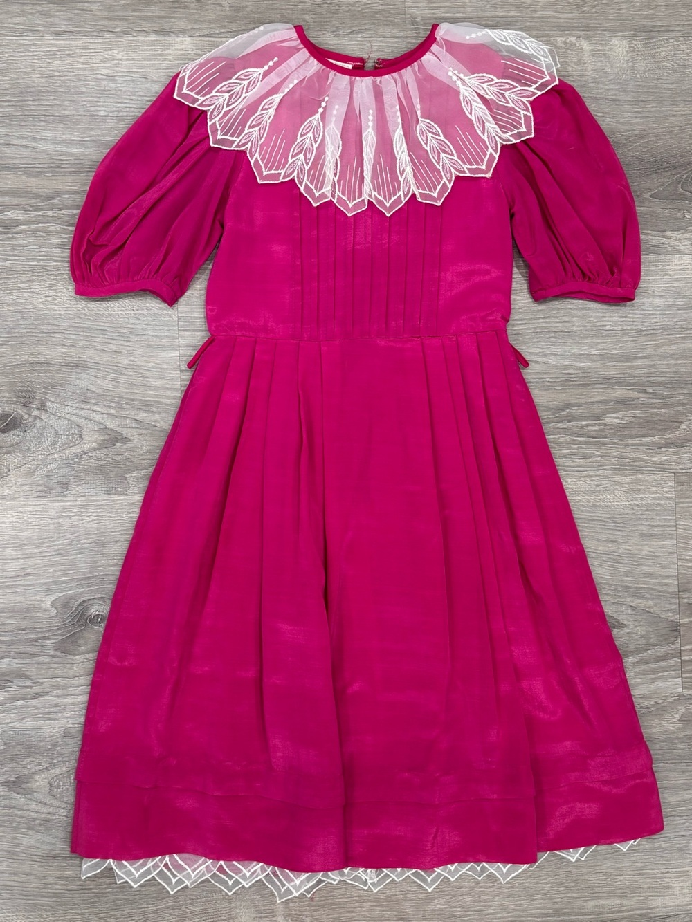 Vtg 1980s
Dorissa International Nicole Girls Dress
Size 7 Magenta Lace Pleated